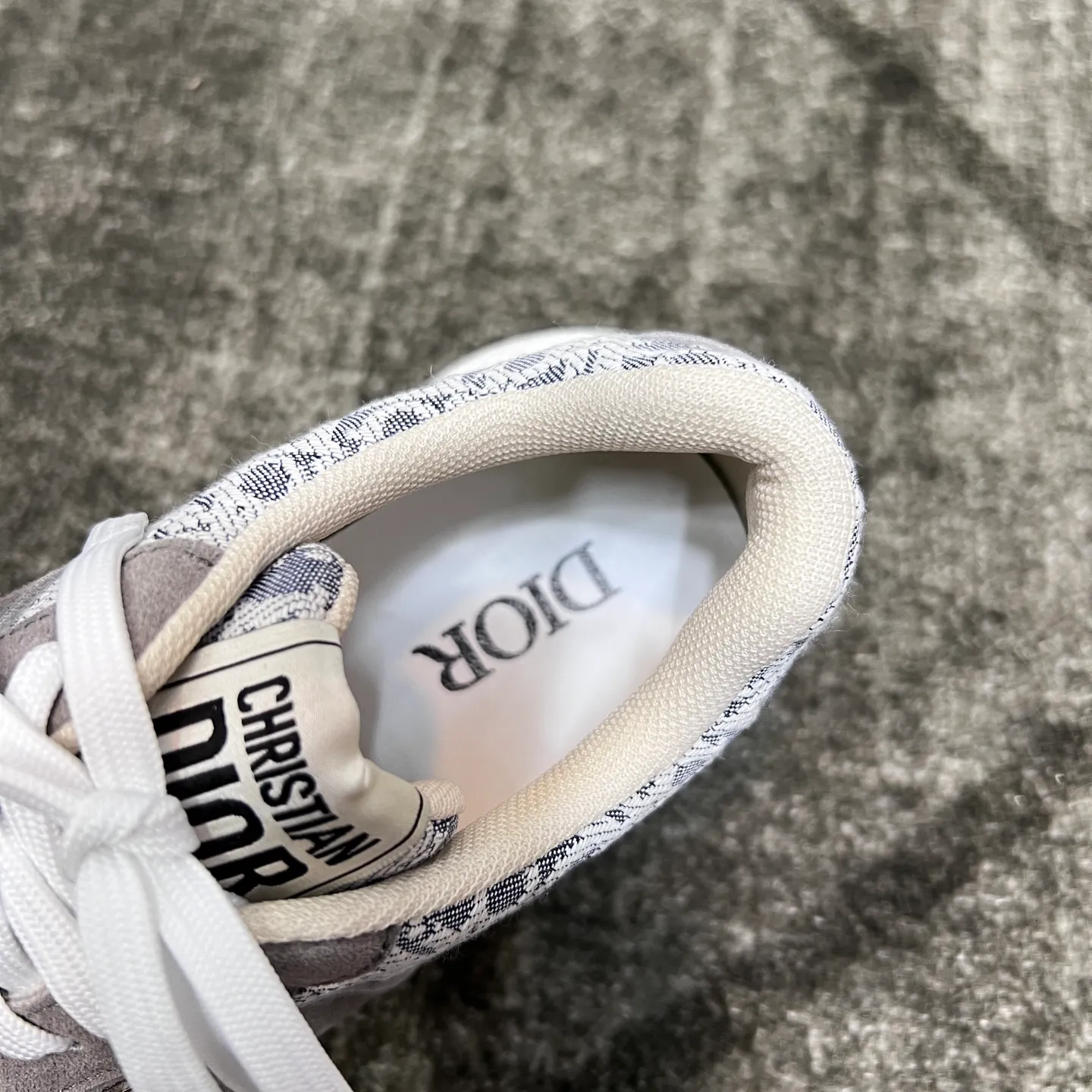 Factory price: 438💰【DIAo·Dior】Original quality.~ Unique modern style sneakers. 🏃A must-have casual shoe for trendy men😍😍 Original brand imported from Italy, imported original leather, sheep lining (refuses to discolor and grind feet) Sole: Original sole provided by the original factory, French lazy style design ⚠️Fit to the feet, original quality, super comfortable original sole. It’s like shooting the real thing 🎬The real thing is better, high-quality sneakers, size: 38-44, custom-made 45